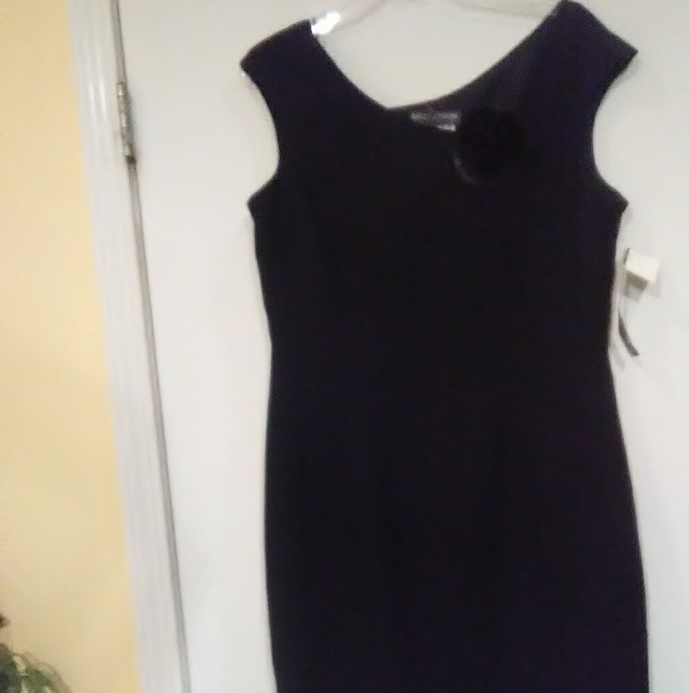 MAGGY LONDON PETITES NWT SIZE 14 BLACK DRESS